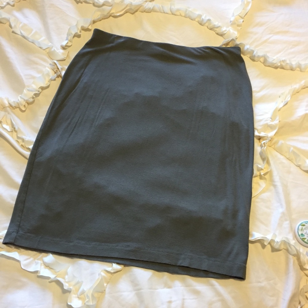 Olive j Jill wearever pull on knit skirt